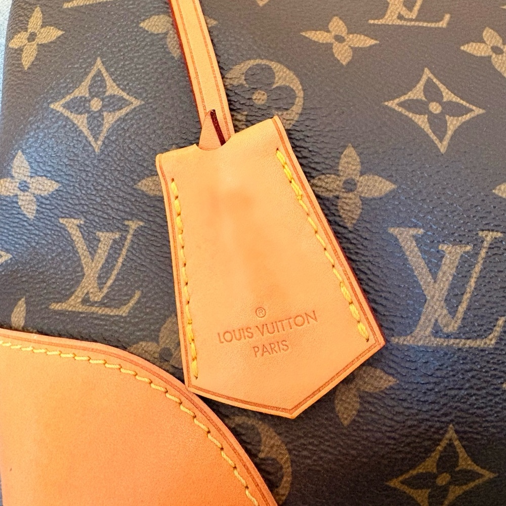 Louis Vuitton Monogram Canvas Shoulder Bag with Tan Trim - Picture 6 of 15